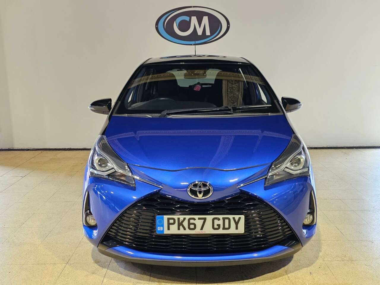 A 2017 TOYOTA YARIS 1.5 VVT-i Blue Bi-Tone Hatchback 5dr Petrol Manual Euro 6 (111 ps) * Fresh A 2017 TOYOTA YARIS 1.5 VVT-i Blue Bi-Tone Hatchback 5dr Petrol Manual Euro 6 (111 ps) * Fresh