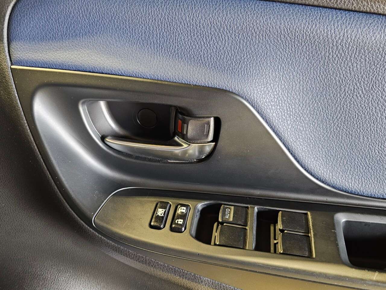 2017 TOYOTA YARIS 2017 TOYOTA YARIS