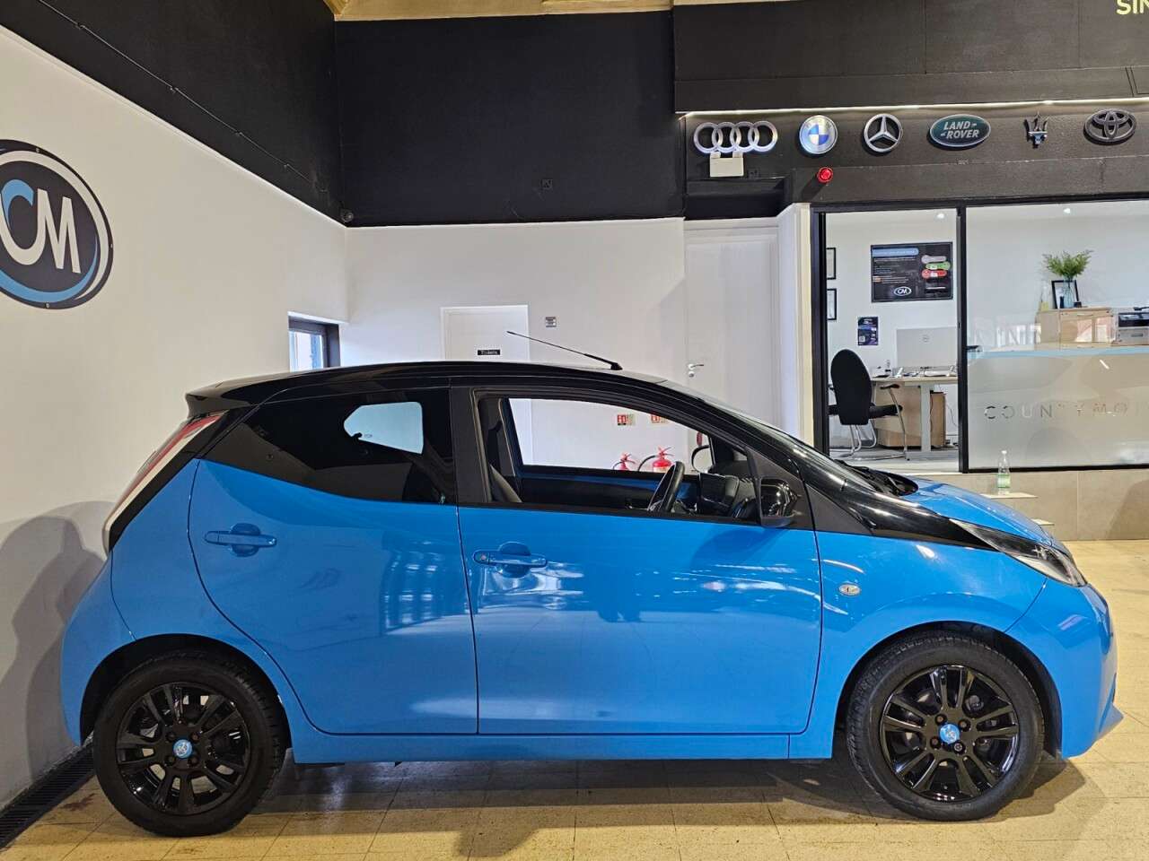 A 2016 TOYOTA AYGO 1.0 VVT-i x-cite Hatchback 5dr Petrol Manual Euro 6 (68 ps) Full service Hi A 2016 TOYOTA AYGO 1.0 VVT-i x-cite Hatchback 5dr Petrol Manual Euro 6 (68 ps) Full service Hi