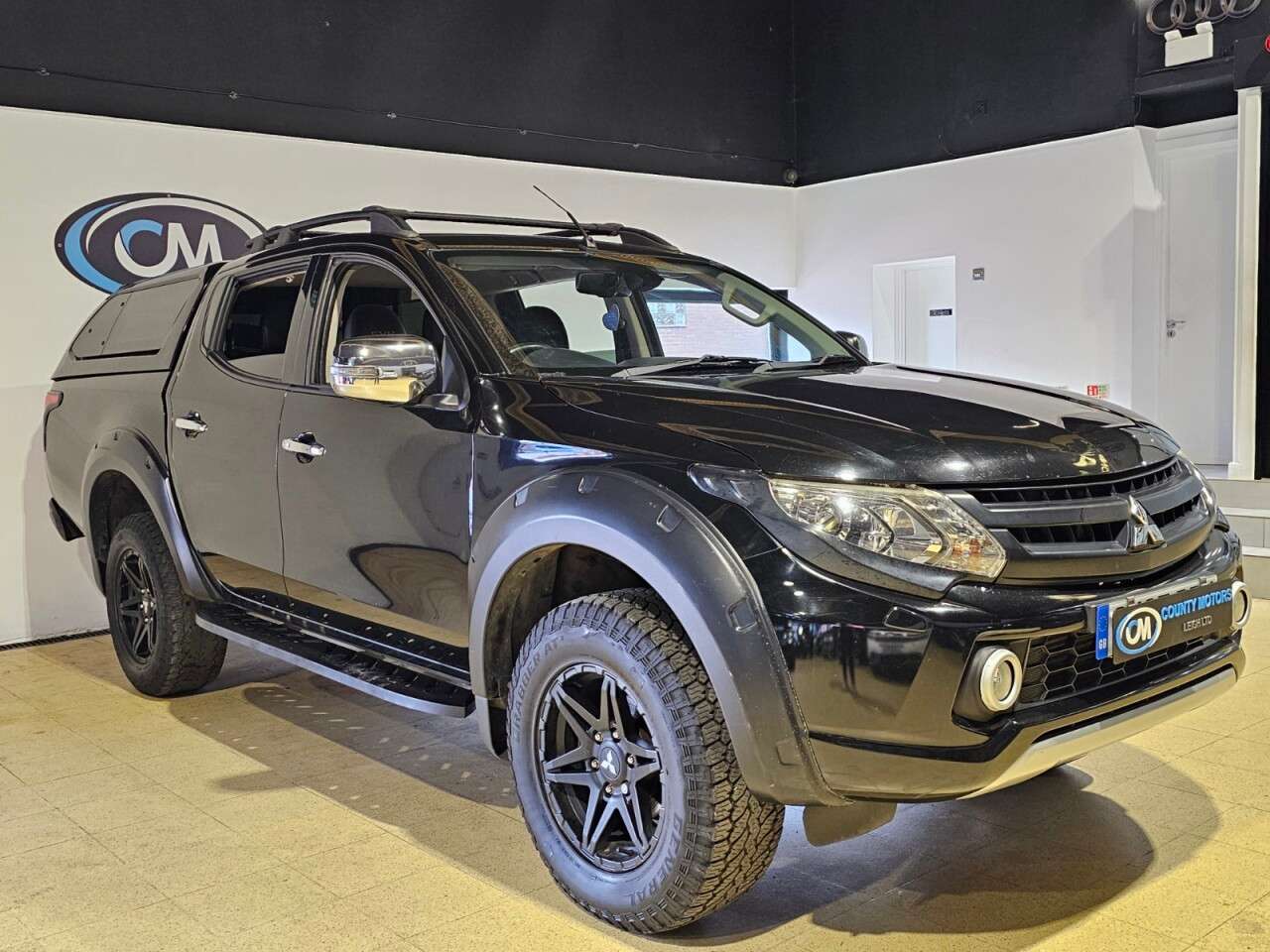 A 2017 MITSUBISHI L200 2.4 DI-D DC Barbarian SVP Pickup Double Cab 4dr Diesel Manual 4WD Euro 6 (1 A 2017 MITSUBISHI L200 2.4 DI-D DC Barbarian SVP Pickup Double Cab 4dr Diesel Manual 4WD Euro 6 (1