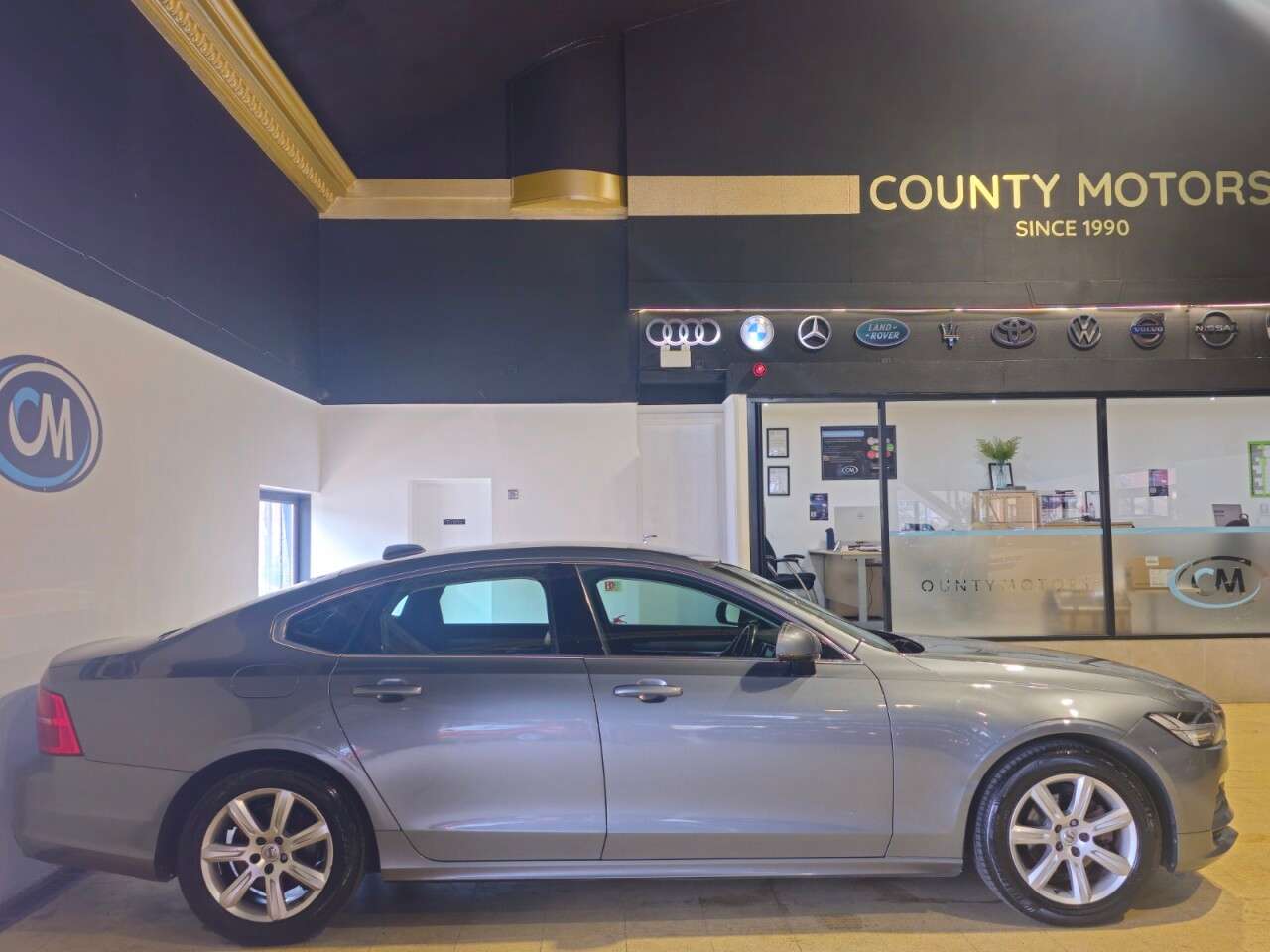 A 2018 VOLVO S90 2.0 D4 Momentum Saloon 4dr Diesel Auto Euro 6 (s/s) (190 ps) Only 2 owners A 2018 VOLVO S90 2.0 D4 Momentum Saloon 4dr Diesel Auto Euro 6 (s/s) (190 ps) Only 2 owners