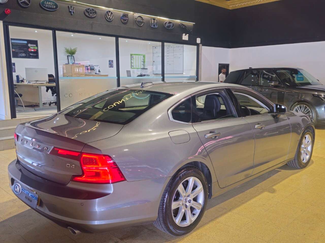 2018 VOLVO S90 2018 VOLVO S90
