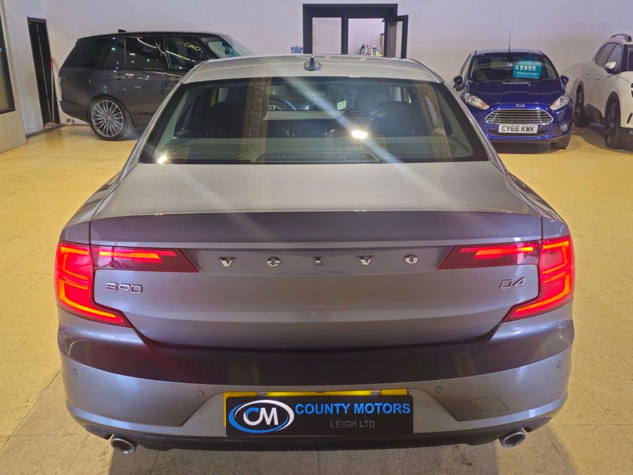 2018 VOLVO S90 2018 VOLVO S90