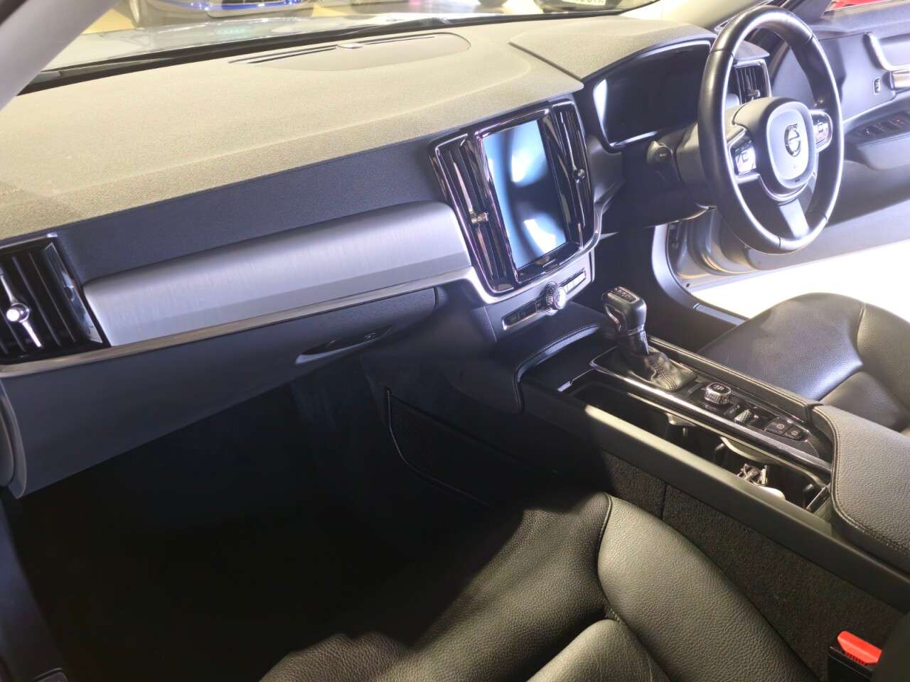 2018 VOLVO S90 2018 VOLVO S90