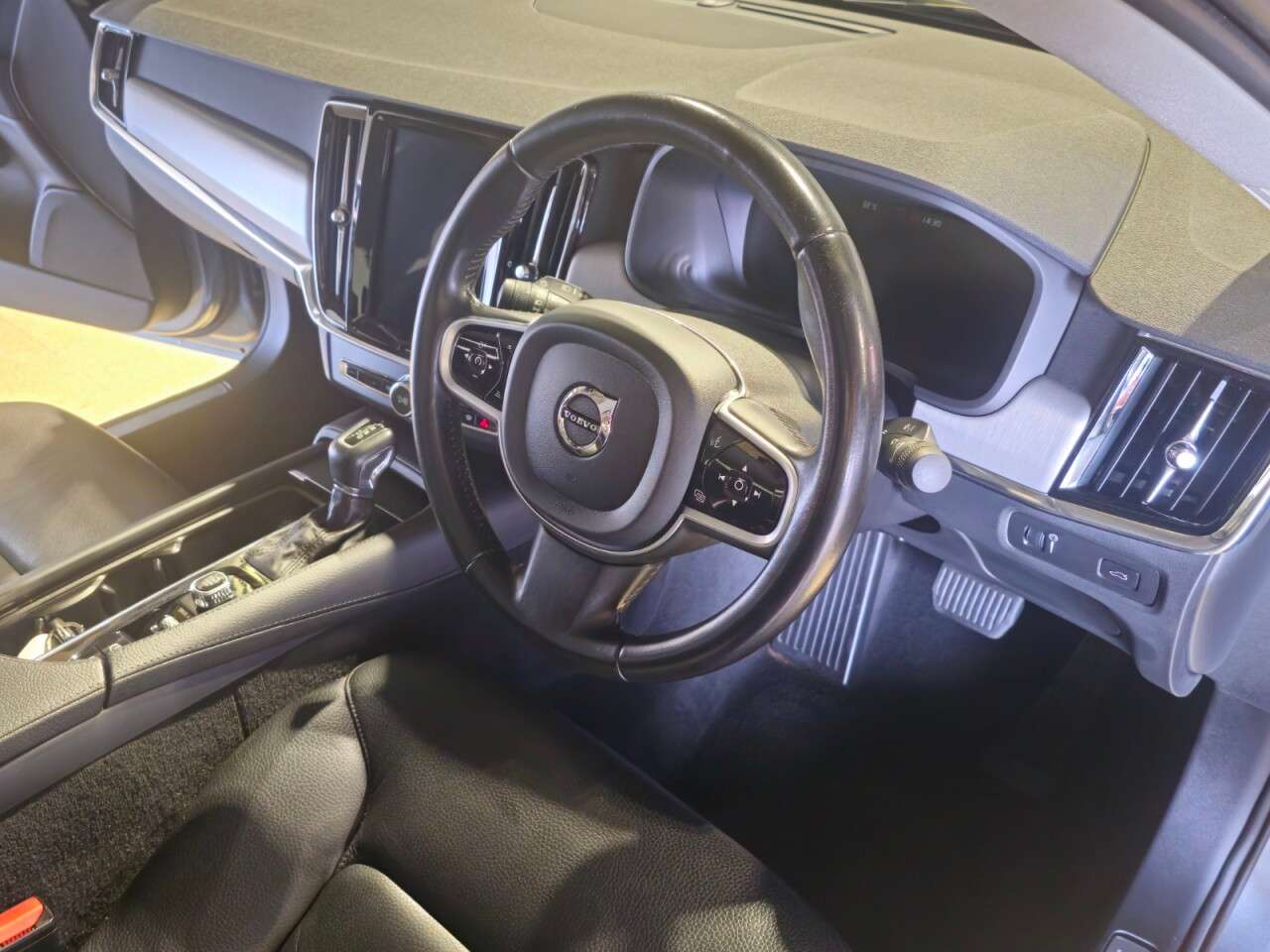 2018 VOLVO S90 2018 VOLVO S90
