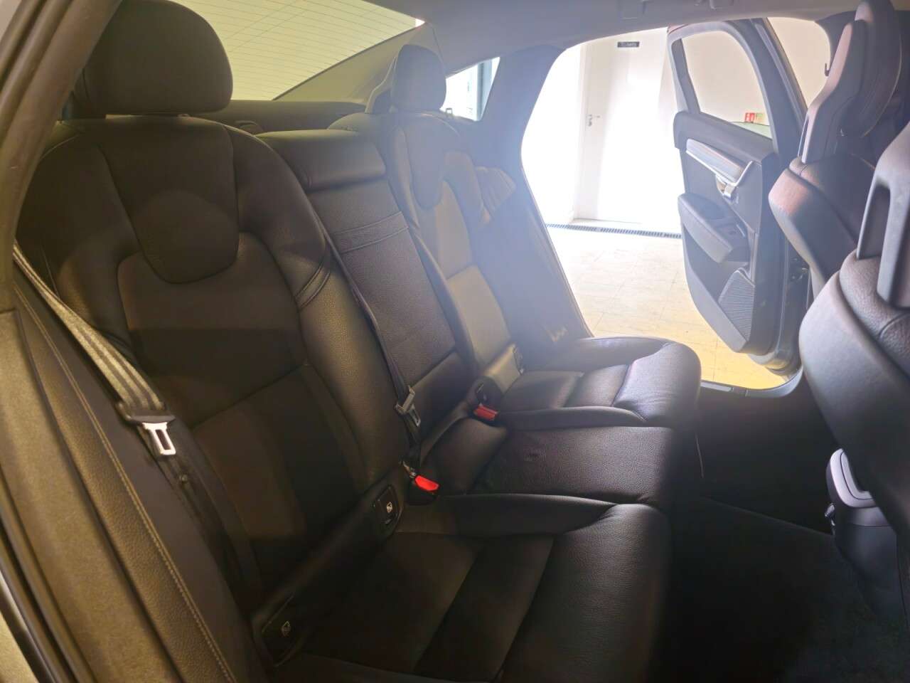 2018 VOLVO S90 2018 VOLVO S90