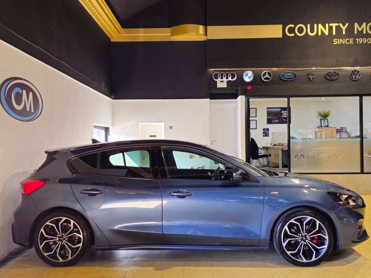 A 2019 FORD FOCUS 1.0T EcoBoost ST-Line X Hatchback 5dr Petrol Manual Euro 6 (s/s) (125 ps) * A 2019 FORD FOCUS 1.0T EcoBoost ST-Line X Hatchback 5dr Petrol Manual Euro 6 (s/s) (125 ps) *