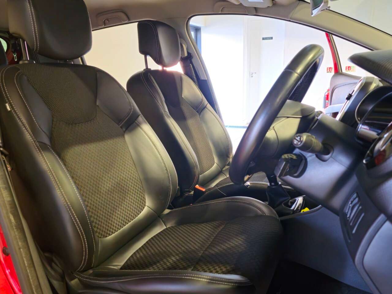 2018 RENAULT CLIO 2018 RENAULT CLIO