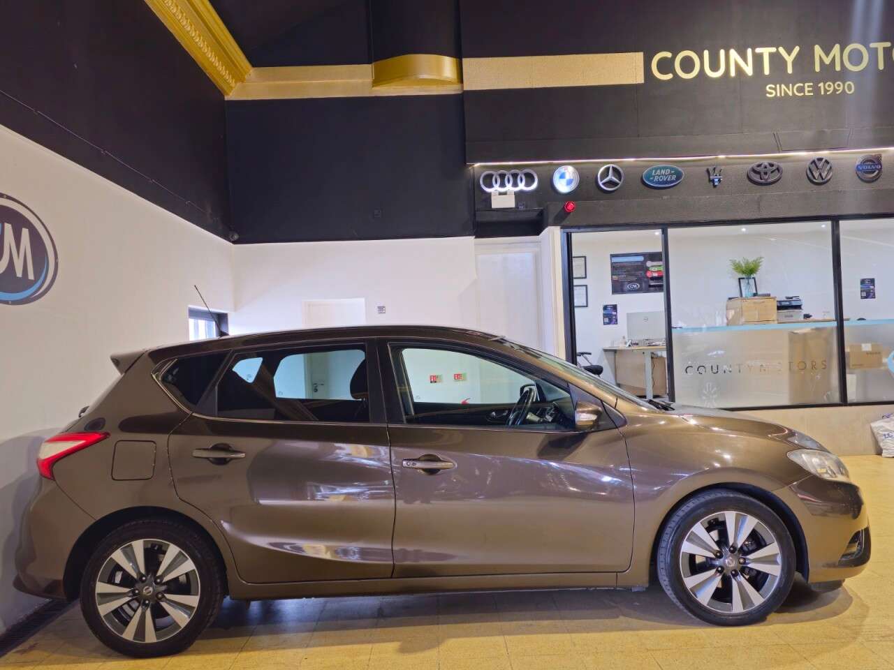 A 2015 NISSAN PULSAR 1.2 DIG-T Tekna Hatchback 5dr Petrol Manual Euro 6 (s/s) (115 ps) * Leather A 2015 NISSAN PULSAR 1.2 DIG-T Tekna Hatchback 5dr Petrol Manual Euro 6 (s/s) (115 ps) * Leather