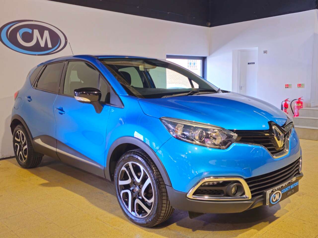 A 2016 RENAULT CAPTUR 0.9 TCe ENERGY Dynamique S Nav SUV 5dr Petrol Manual Euro 6 (s/s) (90 ps) F A 2016 RENAULT CAPTUR 0.9 TCe ENERGY Dynamique S Nav SUV 5dr Petrol Manual Euro 6 (s/s) (90 ps) F