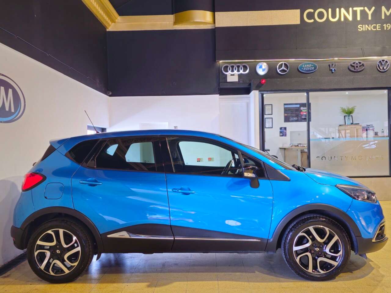 A 2016 RENAULT CAPTUR 0.9 TCe ENERGY Dynamique S Nav SUV 5dr Petrol Manual Euro 6 (s/s) (90 ps) F A 2016 RENAULT CAPTUR 0.9 TCe ENERGY Dynamique S Nav SUV 5dr Petrol Manual Euro 6 (s/s) (90 ps) F