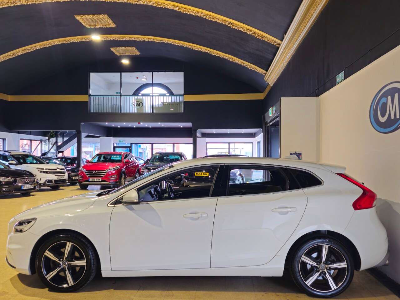 2017 VOLVO V40 2017 VOLVO V40