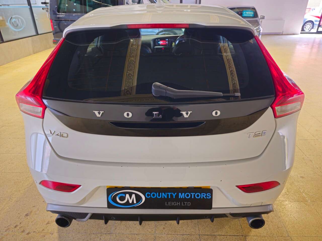 2017 VOLVO V40 2017 VOLVO V40