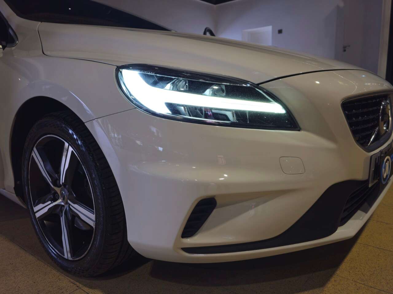 2017 VOLVO V40 2017 VOLVO V40