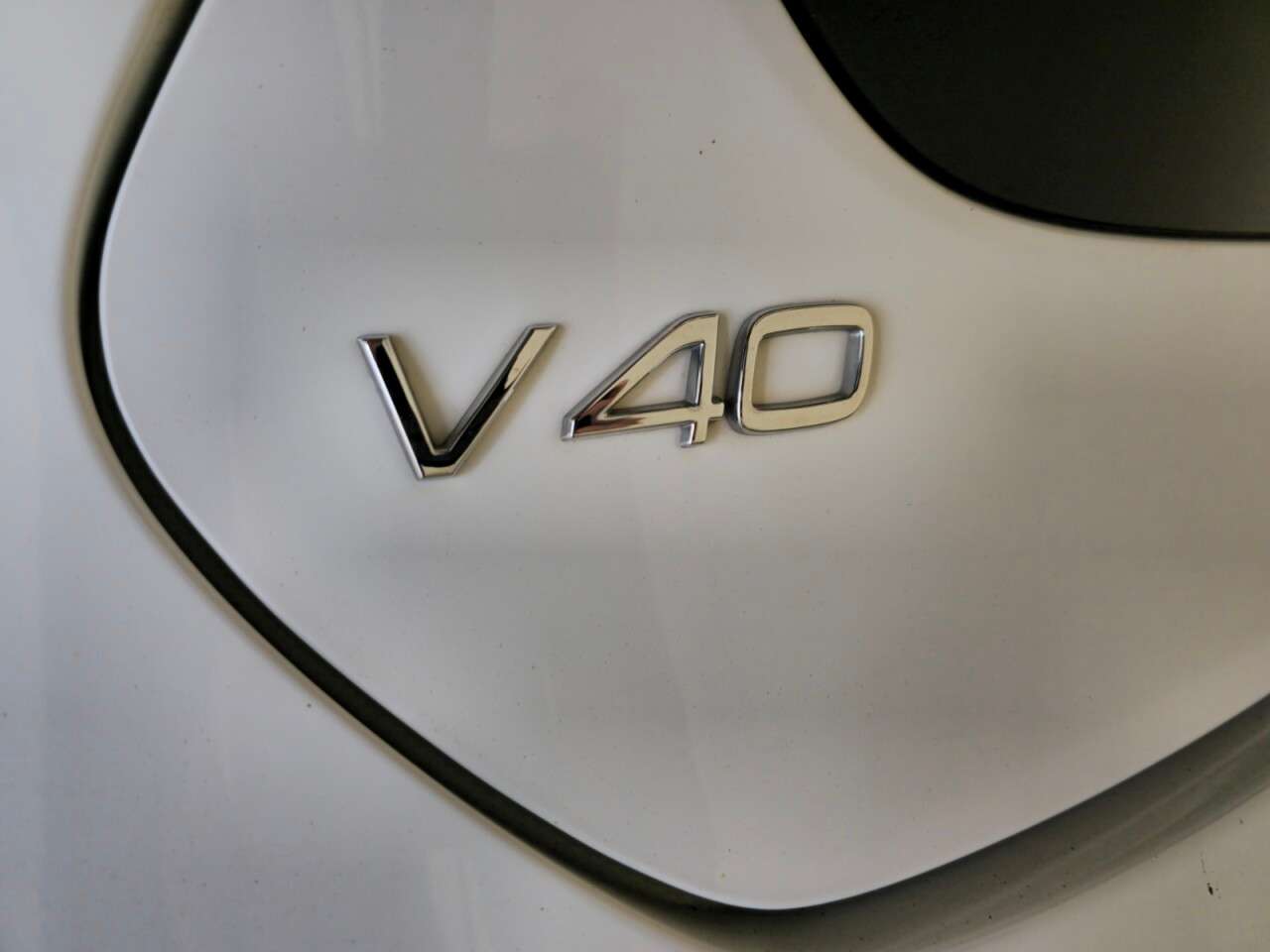 2017 VOLVO V40 2017 VOLVO V40