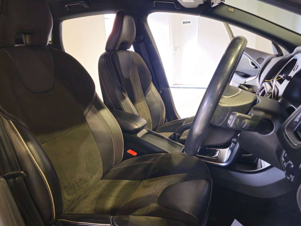 2017 VOLVO V40 2017 VOLVO V40