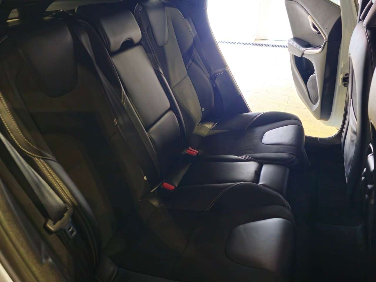 2017 VOLVO V40 2017 VOLVO V40