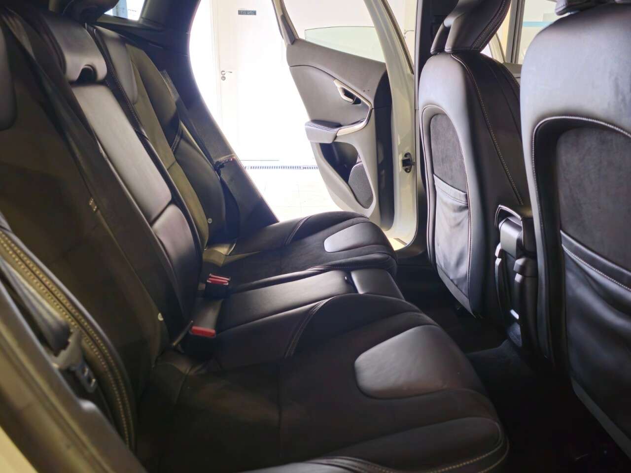 2017 VOLVO V40 2017 VOLVO V40
