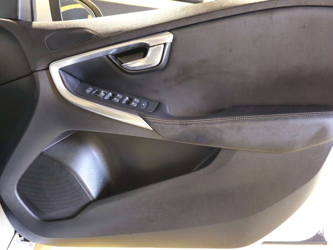 2017 VOLVO V40 2017 VOLVO V40