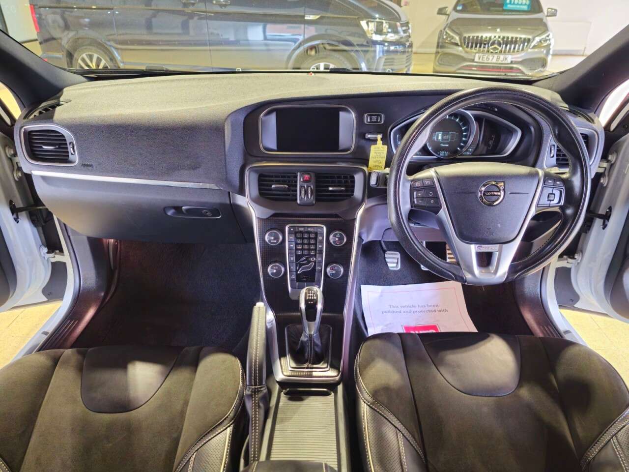 2017 VOLVO V40 2017 VOLVO V40