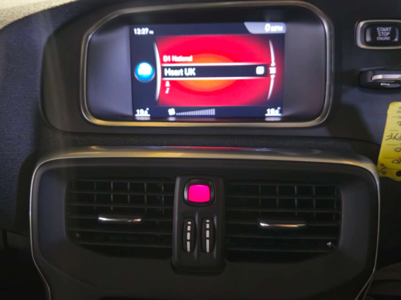2017 VOLVO V40 2017 VOLVO V40
