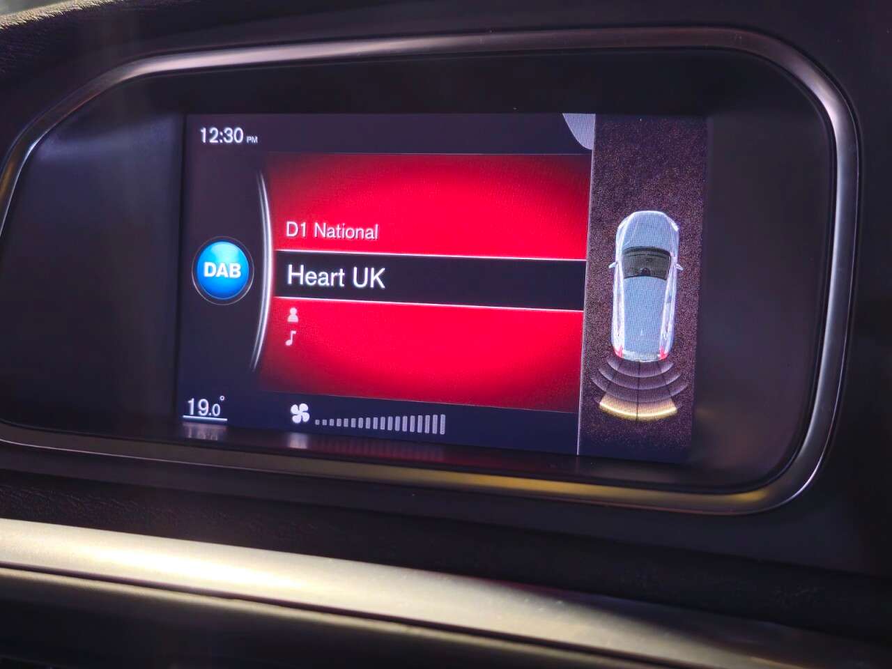 2017 VOLVO V40 2017 VOLVO V40