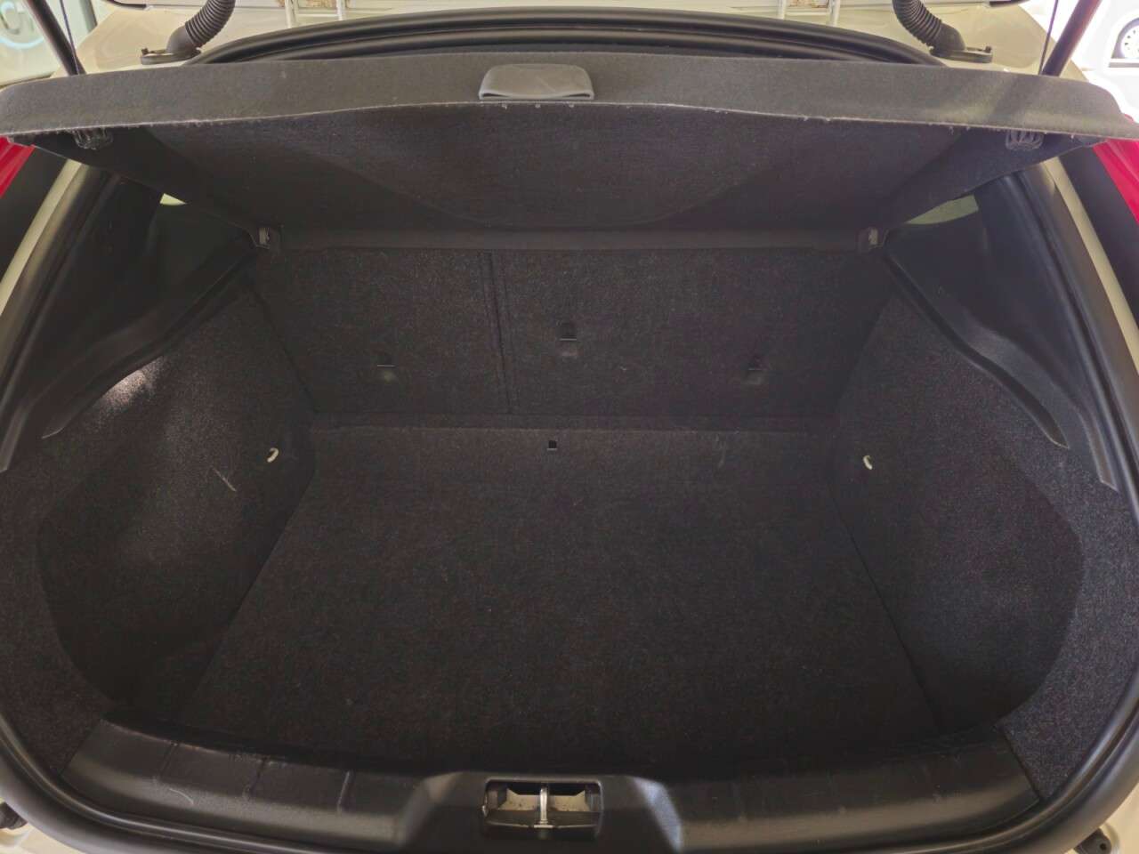 2017 VOLVO V40 2017 VOLVO V40