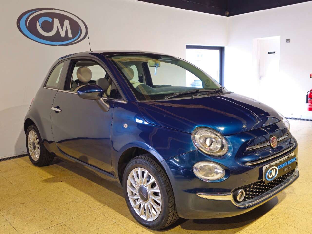 A 2017 FIAT 500 0.9 TwinAir Lounge Hatchback 3dr Petrol Manual Euro 6 (s/s) (105 ps) Low Mi A 2017 FIAT 500 0.9 TwinAir Lounge Hatchback 3dr Petrol Manual Euro 6 (s/s) (105 ps) Low Mi