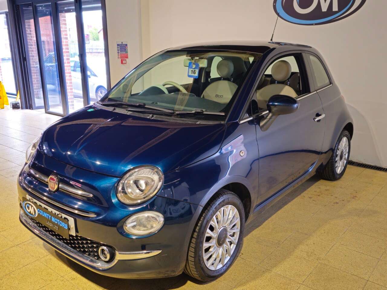 A 2017 FIAT 500 0.9 TwinAir Lounge Hatchback 3dr Petrol Manual Euro 6 (s/s) (105 ps) Low Mi A 2017 FIAT 500 0.9 TwinAir Lounge Hatchback 3dr Petrol Manual Euro 6 (s/s) (105 ps) Low Mi