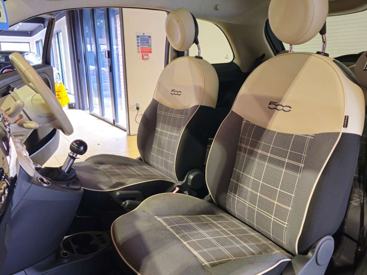 2017 FIAT 500 2017 FIAT 500