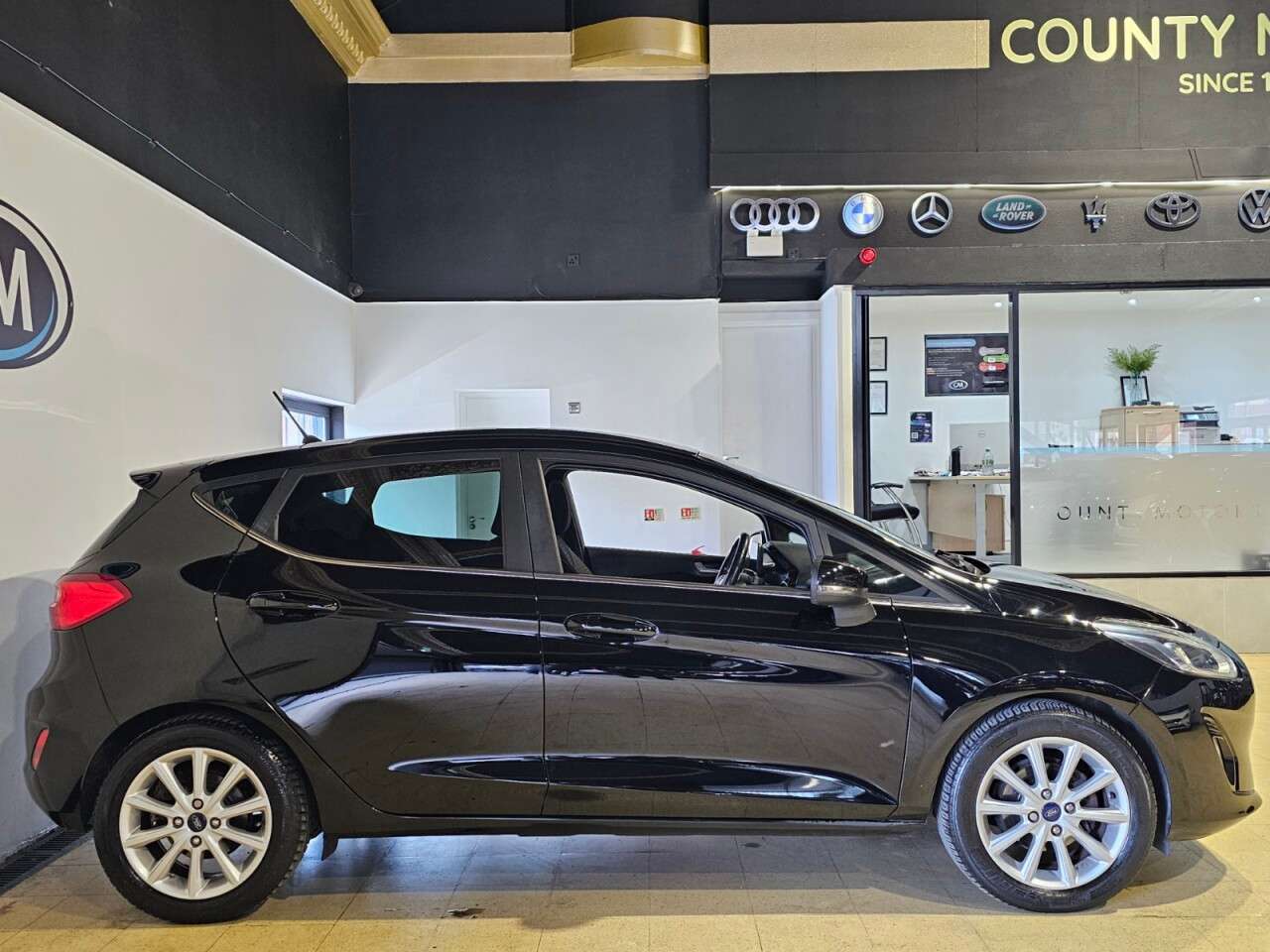 A 2018 FORD FIESTA 1.0T EcoBoost Titanium Hatchback 5dr Petrol Manual Euro 6 (s/s) (125 ps) Lo A 2018 FORD FIESTA 1.0T EcoBoost Titanium Hatchback 5dr Petrol Manual Euro 6 (s/s) (125 ps) Lo