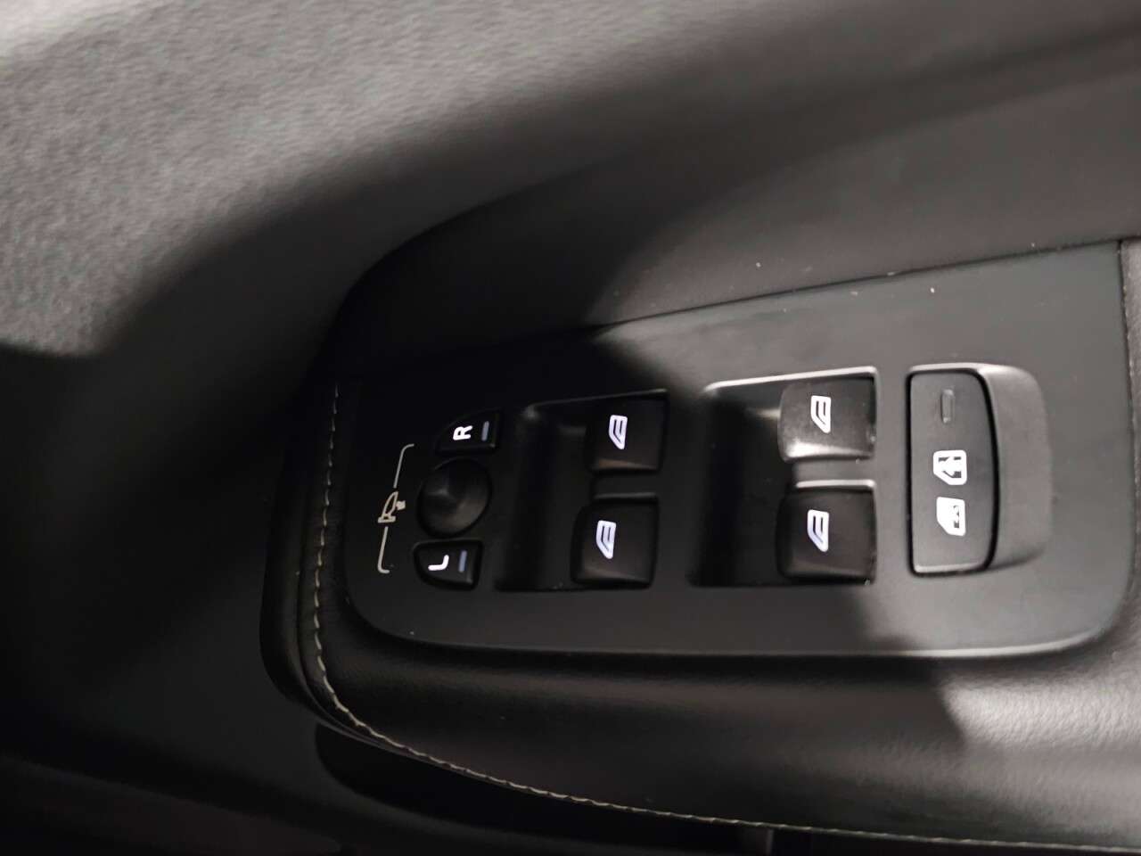2020 VOLVO XC60 2020 VOLVO XC60