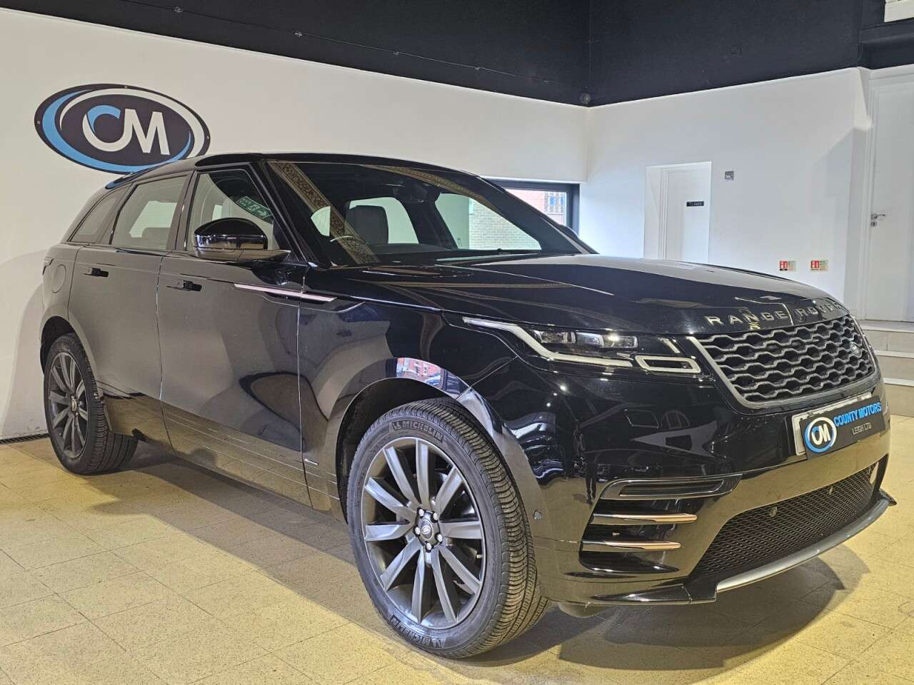 A 2019 LAND ROVER RANGE ROVER VELAR 2.0 D180 R-Dynamic HSE SUV 5dr Diesel Auto 4WD Euro 6 (s/s) (180 ps) 12 MTH A 2019 LAND ROVER RANGE ROVER VELAR 2.0 D180 R-Dynamic HSE SUV 5dr Diesel Auto 4WD Euro 6 (s/s) (180 ps) 12 MTH