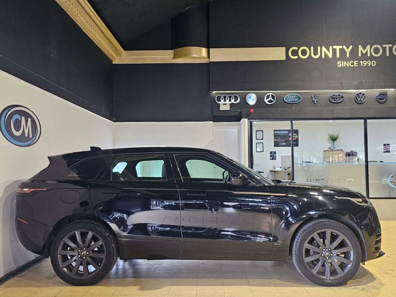 A 2019 LAND ROVER RANGE ROVER VELAR 2.0 D180 R-Dynamic HSE SUV 5dr Diesel Auto 4WD Euro 6 (s/s) (180 ps) 12 MTH A 2019 LAND ROVER RANGE ROVER VELAR 2.0 D180 R-Dynamic HSE SUV 5dr Diesel Auto 4WD Euro 6 (s/s) (180 ps) 12 MTH