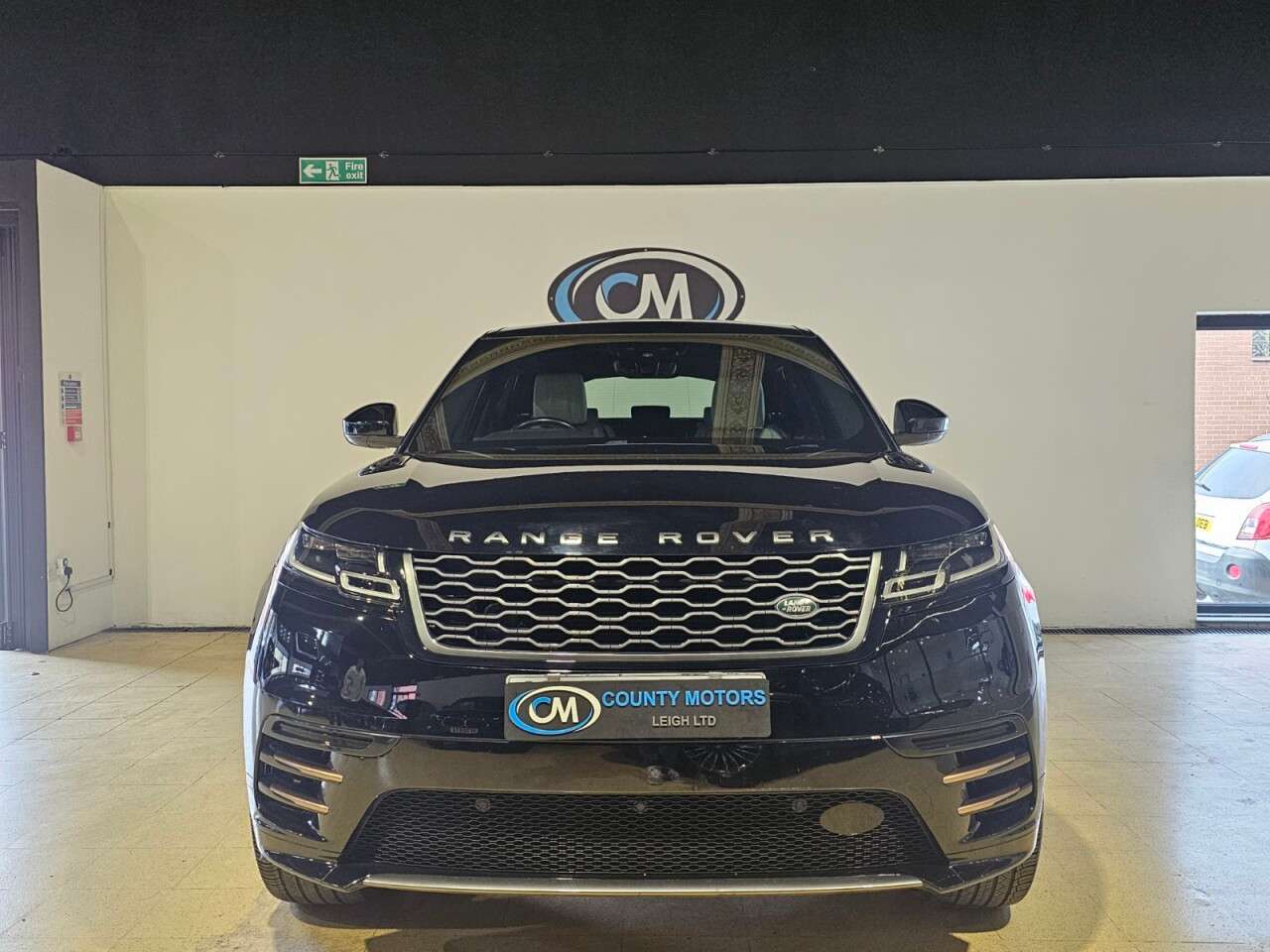 A 2019 LAND ROVER RANGE ROVER VELAR 2.0 D180 R-Dynamic HSE SUV 5dr Diesel Auto 4WD Euro 6 (s/s) (180 ps) 12 MTH A 2019 LAND ROVER RANGE ROVER VELAR 2.0 D180 R-Dynamic HSE SUV 5dr Diesel Auto 4WD Euro 6 (s/s) (180 ps) 12 MTH