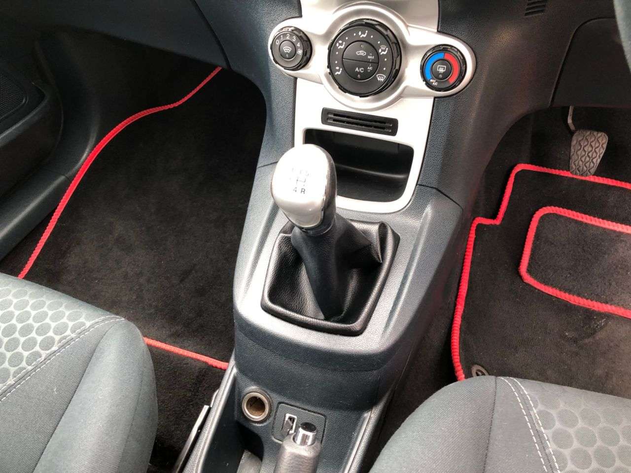 2011 FORD FIESTA 2011 FORD FIESTA