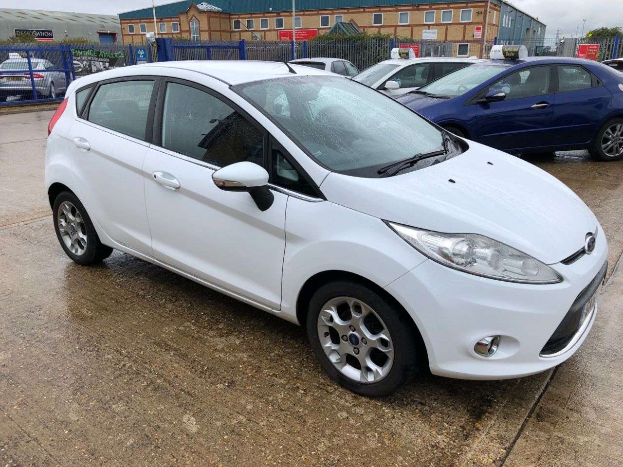 A 2011 FORD FIESTA 1.2 ZETEC 5d 81 BHP MOT SERVICE WARRANTY A 2011 FORD FIESTA 1.2 ZETEC 5d 81 BHP MOT SERVICE WARRANTY