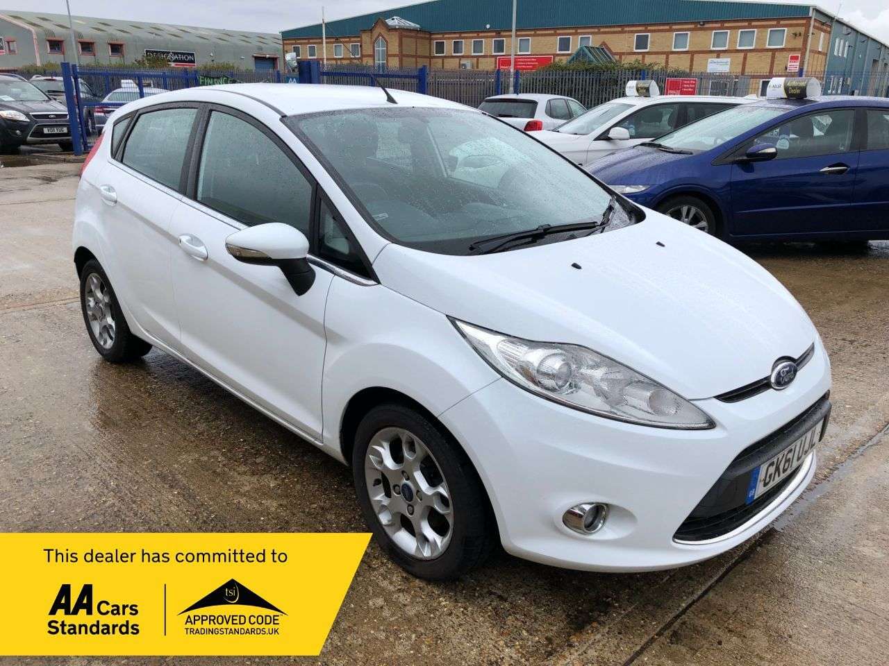 A 2011 FORD FIESTA 1.2 ZETEC 5d 81 BHP MOT SERVICE WARRANTY A 2011 FORD FIESTA 1.2 ZETEC 5d 81 BHP MOT SERVICE WARRANTY