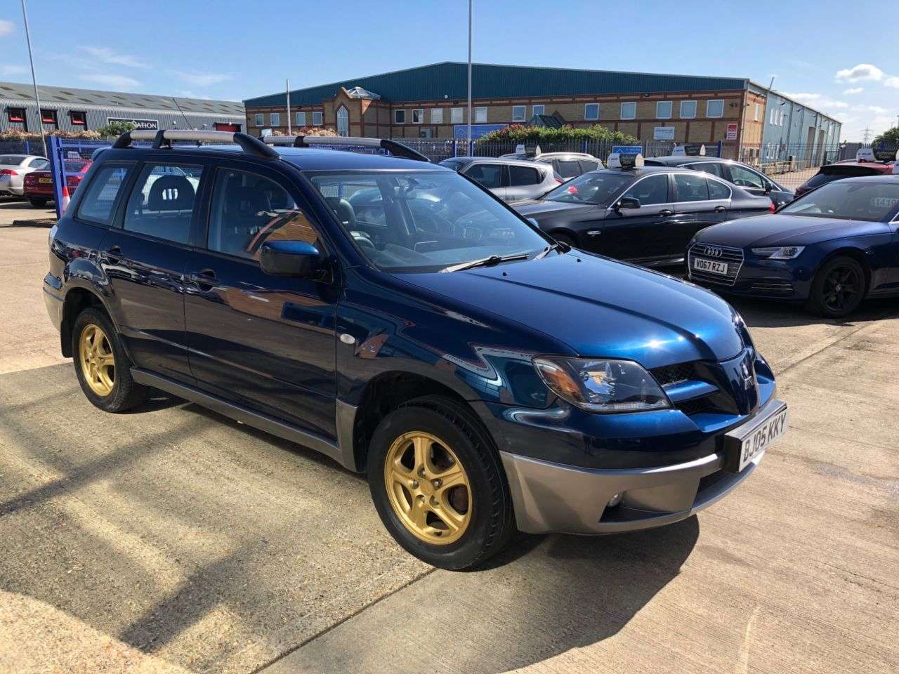 A 2005 MITSUBISHI OUTLANDER 2.4 Sport SE SUV 5dr Petrol Automatic MOT SERVICE WARRANTY A 2005 MITSUBISHI OUTLANDER 2.4 Sport SE SUV 5dr Petrol Automatic MOT SERVICE WARRANTY