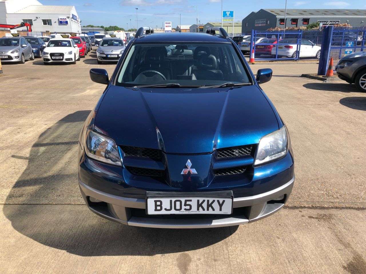 A 2005 MITSUBISHI OUTLANDER 2.4 Sport SE SUV 5dr Petrol Automatic MOT SERVICE WARRANTY A 2005 MITSUBISHI OUTLANDER 2.4 Sport SE SUV 5dr Petrol Automatic MOT SERVICE WARRANTY