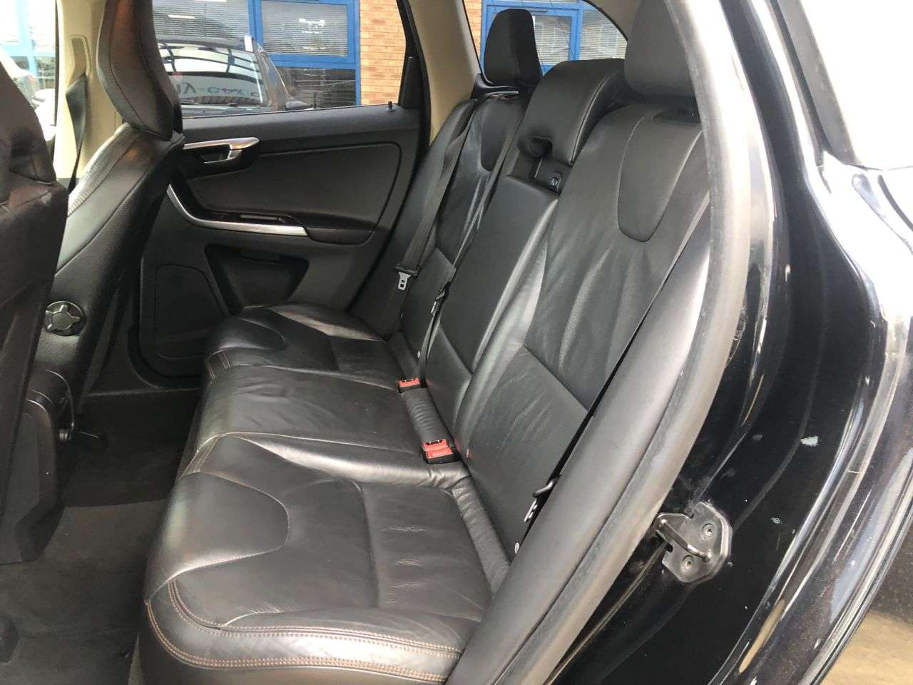 2011 VOLVO XC60 2011 VOLVO XC60