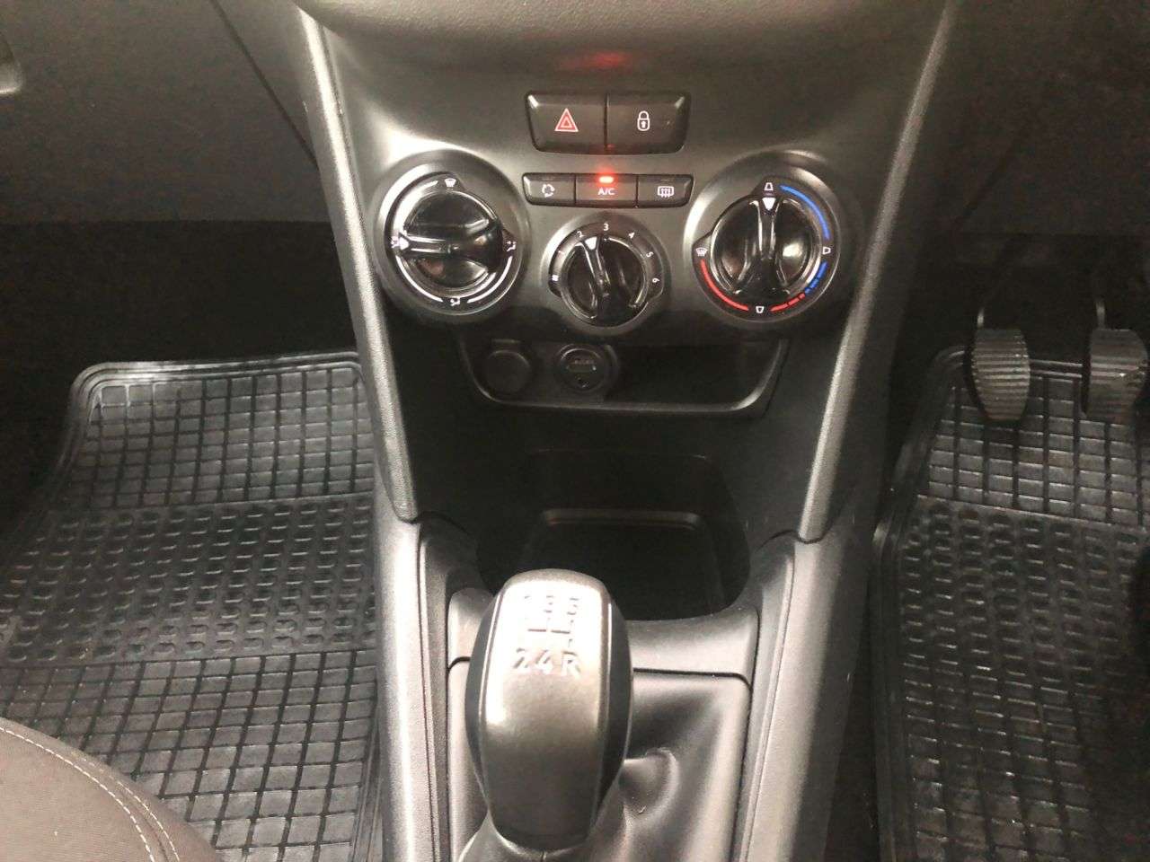 2014 PEUGEOT 208 2014 PEUGEOT 208