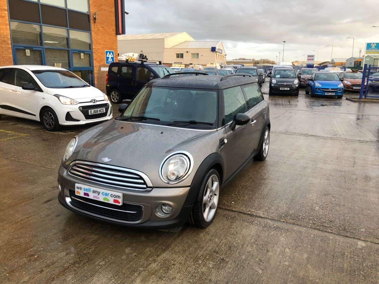 2011 MINI CLUBMAN 2011 MINI CLUBMAN