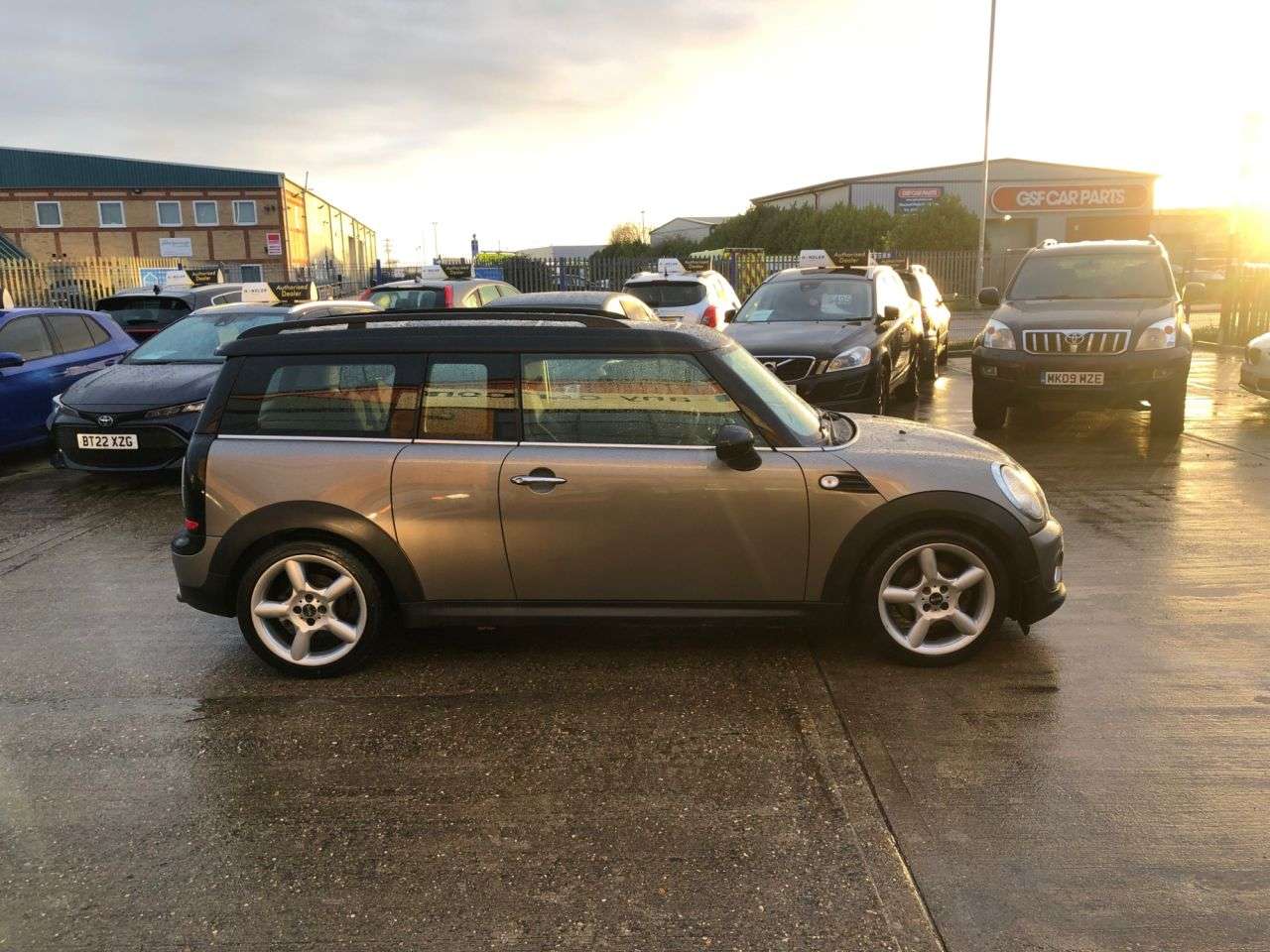 2011 MINI CLUBMAN 2011 MINI CLUBMAN