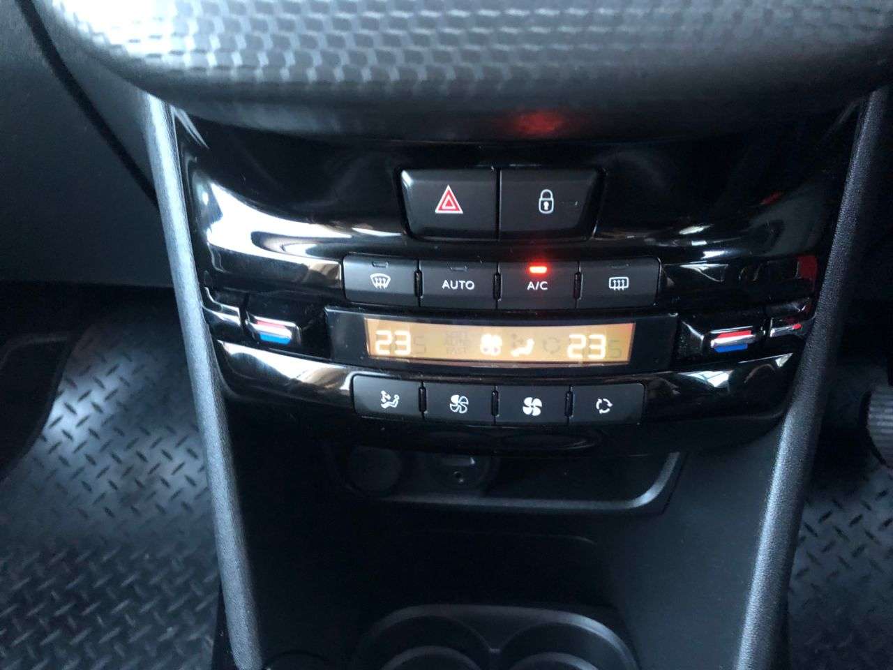 2016 PEUGEOT 2008 2016 PEUGEOT 2008