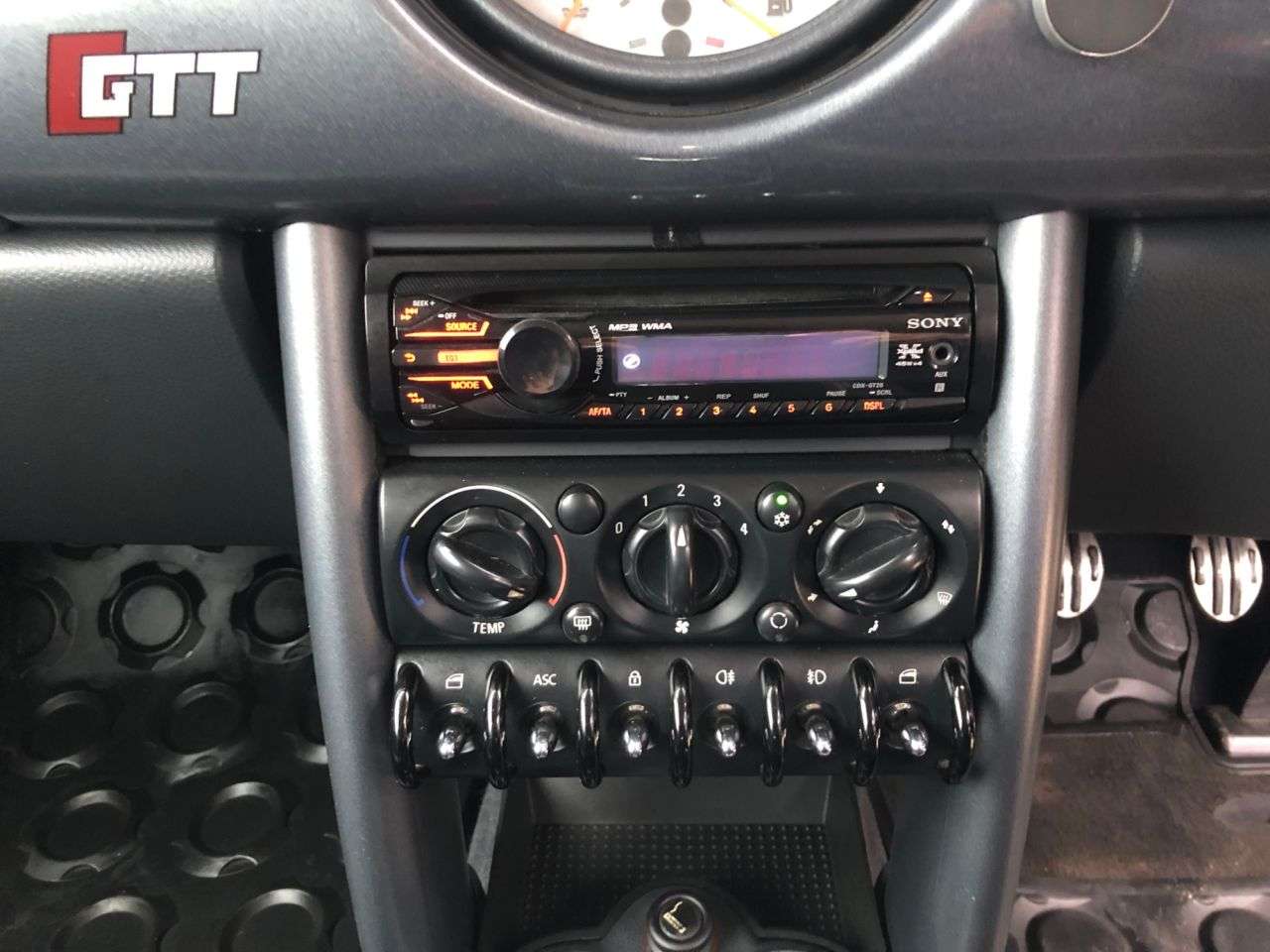 2004 MINI HATCH 2004 MINI HATCH