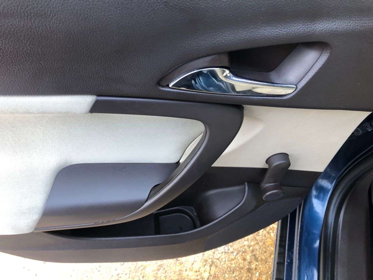 2011 VAUXHALL INSIGNIA 2011 VAUXHALL INSIGNIA