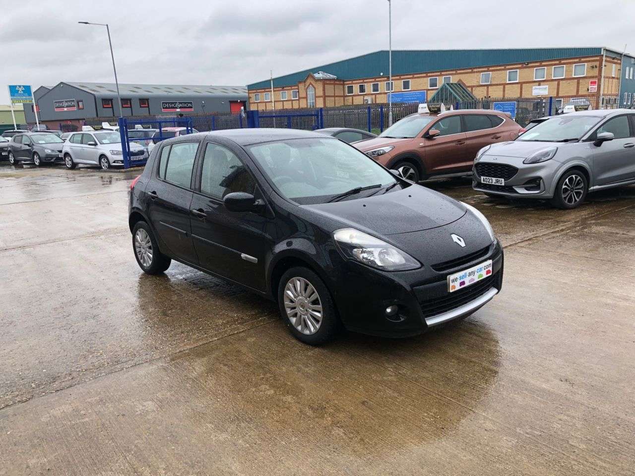 A 2012 RENAULT CLIO 1.5 dCi Expression + Hatchback 5dr Diesel Manual Euro 5 (88 ps) A 2012 RENAULT CLIO 1.5 dCi Expression + Hatchback 5dr Diesel Manual Euro 5 (88 ps)