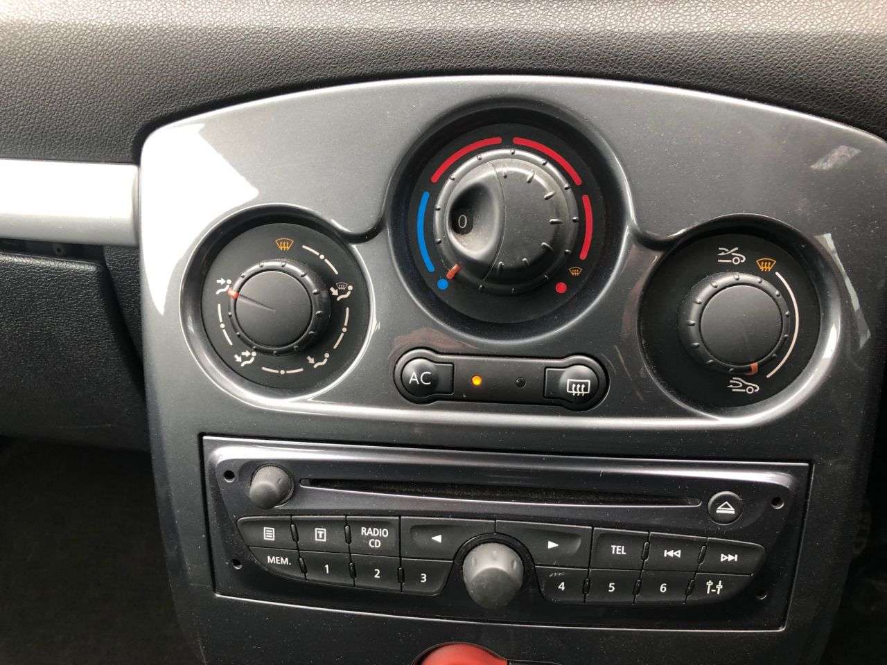 2012 RENAULT CLIO 2012 RENAULT CLIO