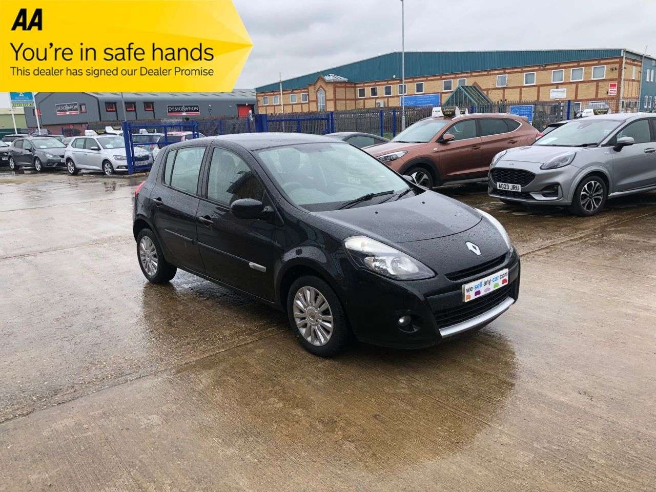 A 2012 RENAULT CLIO 1.5 dCi Expression + Hatchback 5dr Diesel Manual Euro 5 (88 ps) A 2012 RENAULT CLIO 1.5 dCi Expression + Hatchback 5dr Diesel Manual Euro 5 (88 ps)